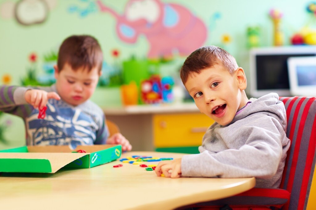 2-boys-playing-green-background